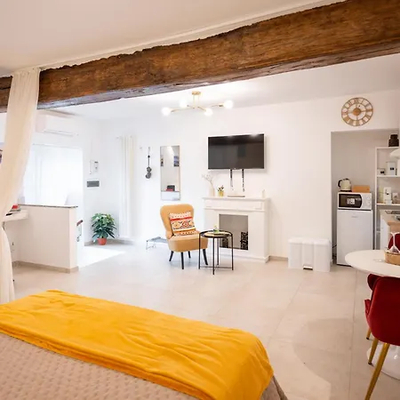 Apartamento Piave | Modern Con Balcone In Corte Storica