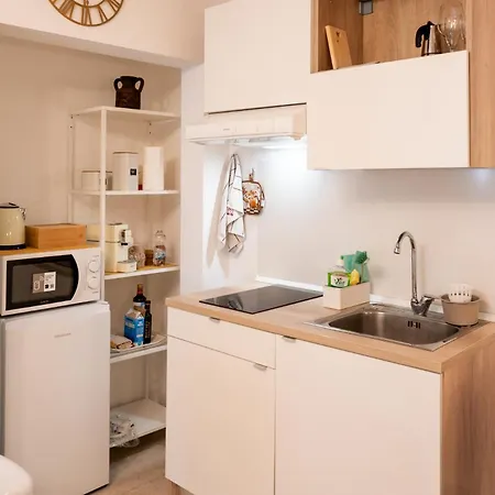 Piave | Modern Con Balcone In Corte Storica Turín