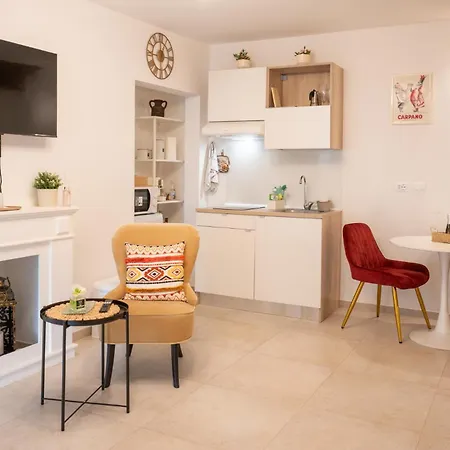 Piave | Modern Con Balcone In Corte Storica