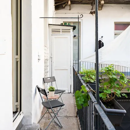 Apartamento Piave | Modern Con Balcone In Corte Storica