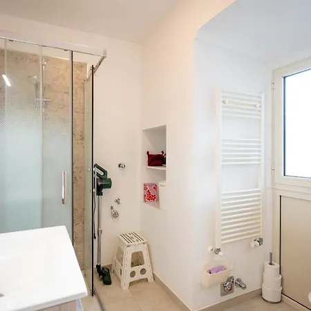 Piave | Modern Con Balcone In Corte Storica Turín