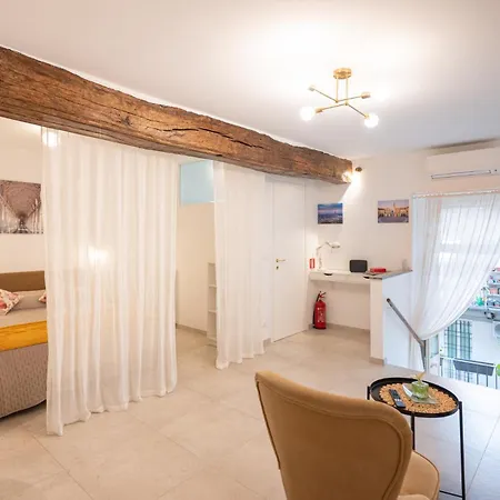 Piave | Modern Con Balcone In Corte Storica Apartamento